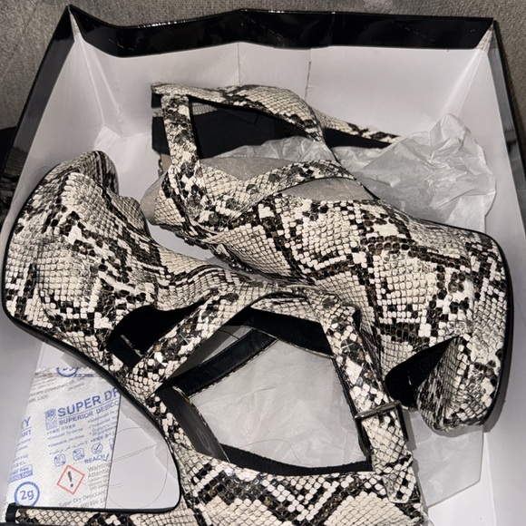 Guess Snakeskin Print sandal Heeled Size 9 🐍 - Picture 3 of 5